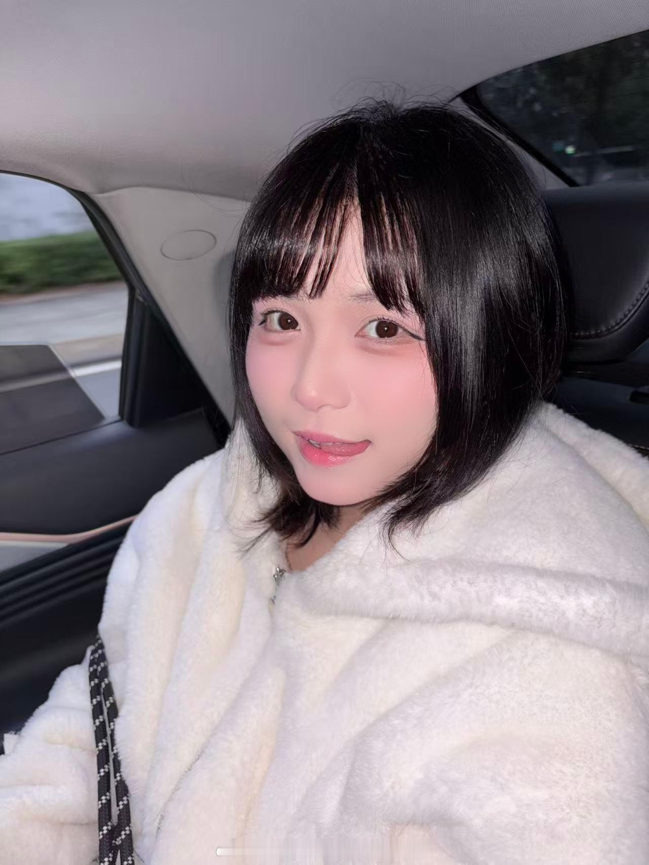普天同庆麻露丸人生中第一次戴进去美瞳了大功臣：楓音Kanon ​​​