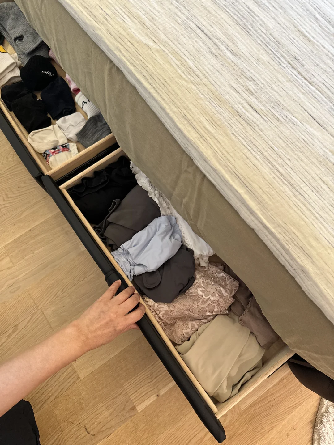 没翻车❗️睡了8个月，网购的储物床太能装了