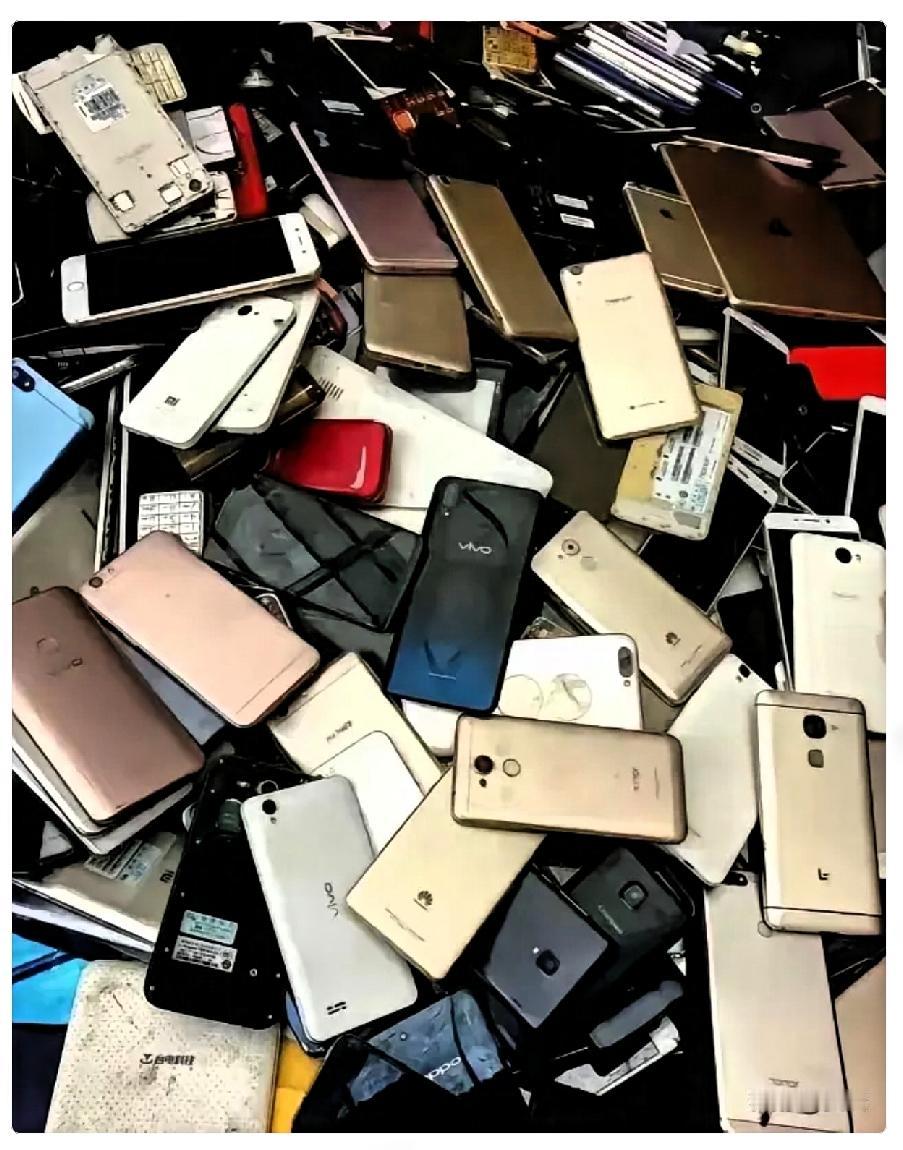 一直以为街边收旧手机的，是搞提炼"黄金"。结果却错得离谱！

那淘汰下来的破手机