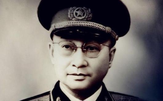陈赓被选为候补委员，他向毛主席询问补谁，旁人的巧妙回答引发全场欢笑，你知道是怎么