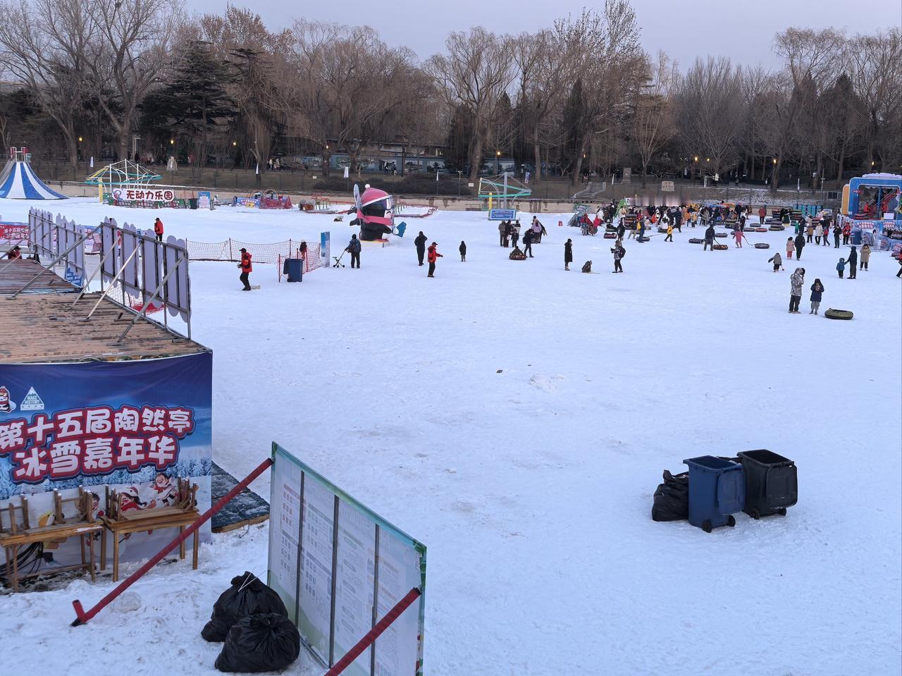 北京陶然亭公园上演绝美雪景陶然亭公园很可爱，记得四年前我在北京工作时，有一次冬天