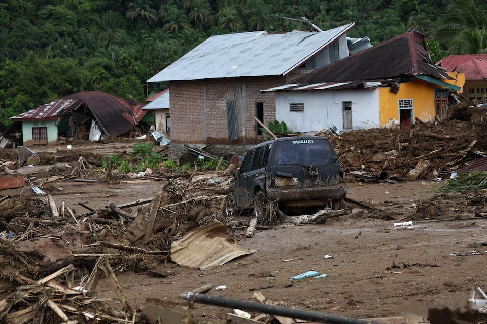 迪特瓦飓风：席卷南亚和东南亚，造成近千人死亡或失踪======上周，南亚和东南亚