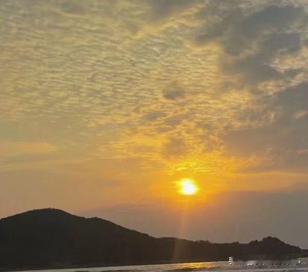 发张你手机里最美的夕阳照可以吗