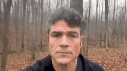 美国前国家反恐中心主任乔·肯特在一段紧急视频中露面：

唐纳德·特朗普总统正面临