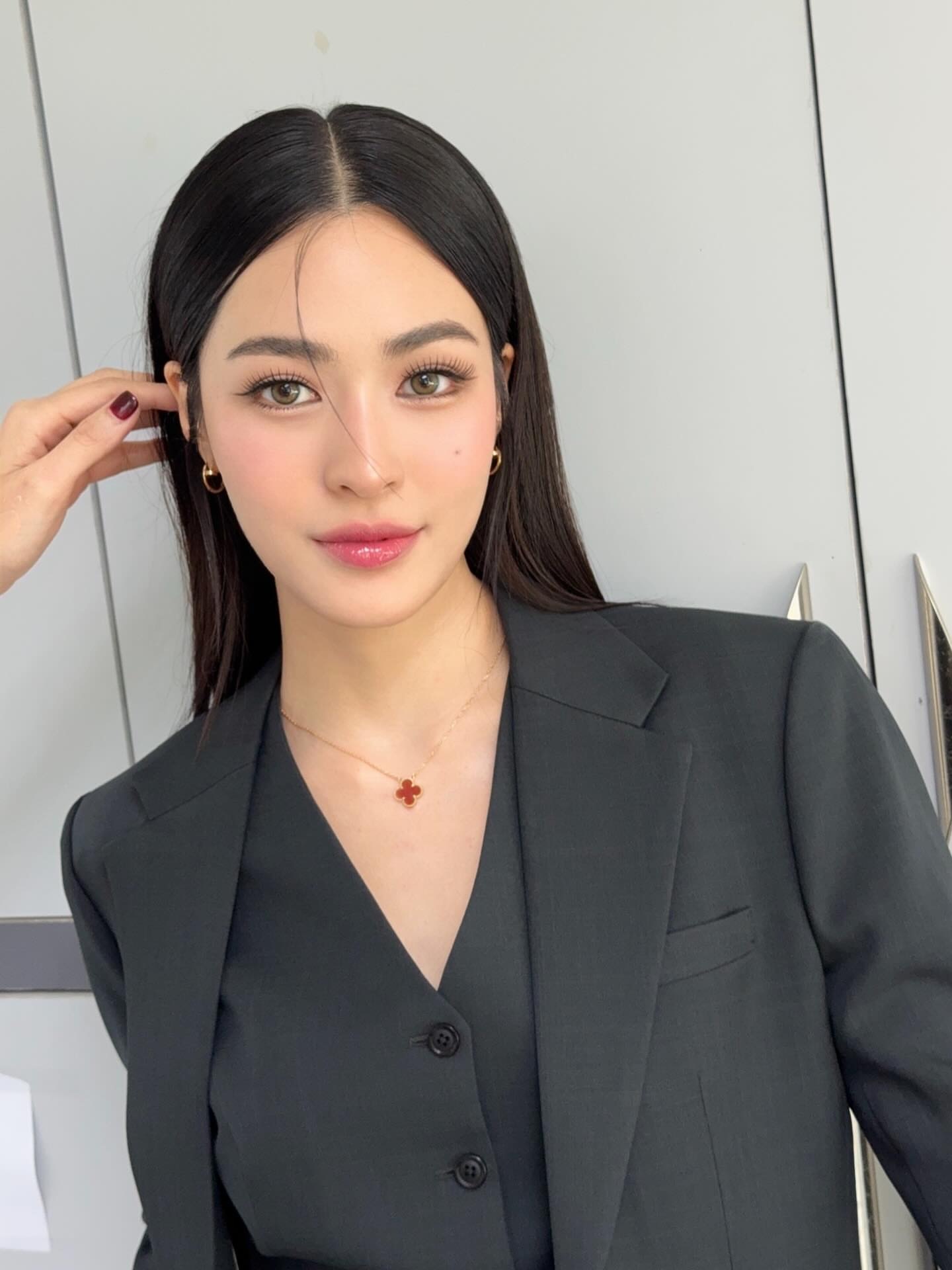 化妆师更新邝玲相关 女神女王妈妈 ​​​