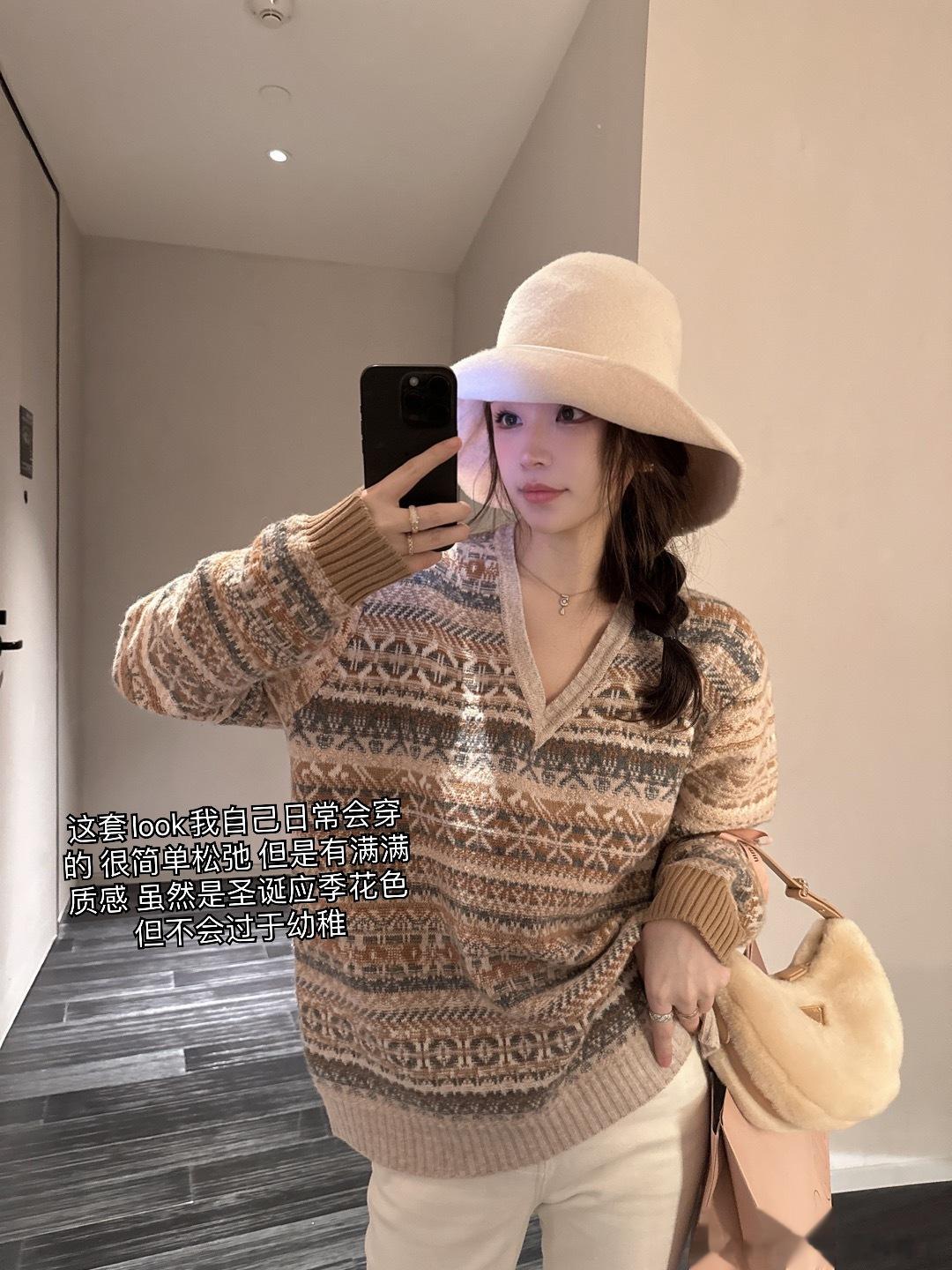 应季应景把圣诞🎄毛衣给发了这两款都是私服款 个人觉得很老钱很静奢风的 像我这种