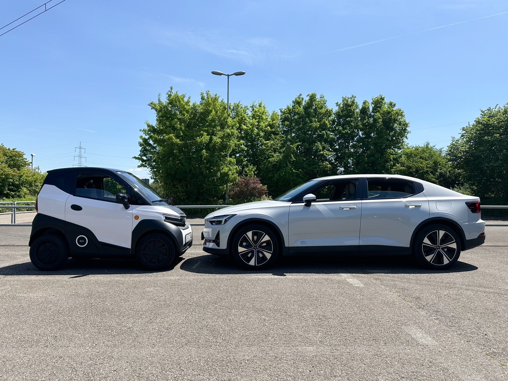 异卵双胞胎 VS. 哥弟俩汽场全开电车出海新能源汽车 ​​​