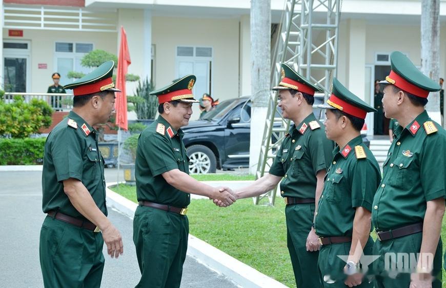2025年6月10日越共中央委员、国防部副部长黎辉咏上将率团对特工兵种的执行数字
