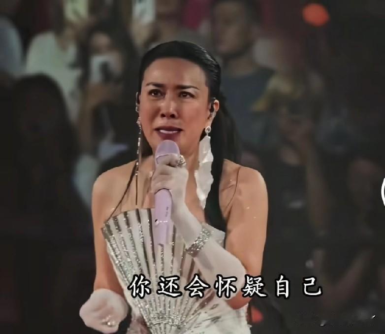 内娱真正的人脉天花板，一场演唱会大半个内娱明星为其撑场子，就连鲜少露面的天后王菲