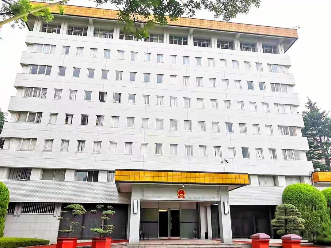 震惊！性质太过恶劣。

驻外使馆就是国家领土的延伸，自卫队现役不法之徒胆敢强闯我