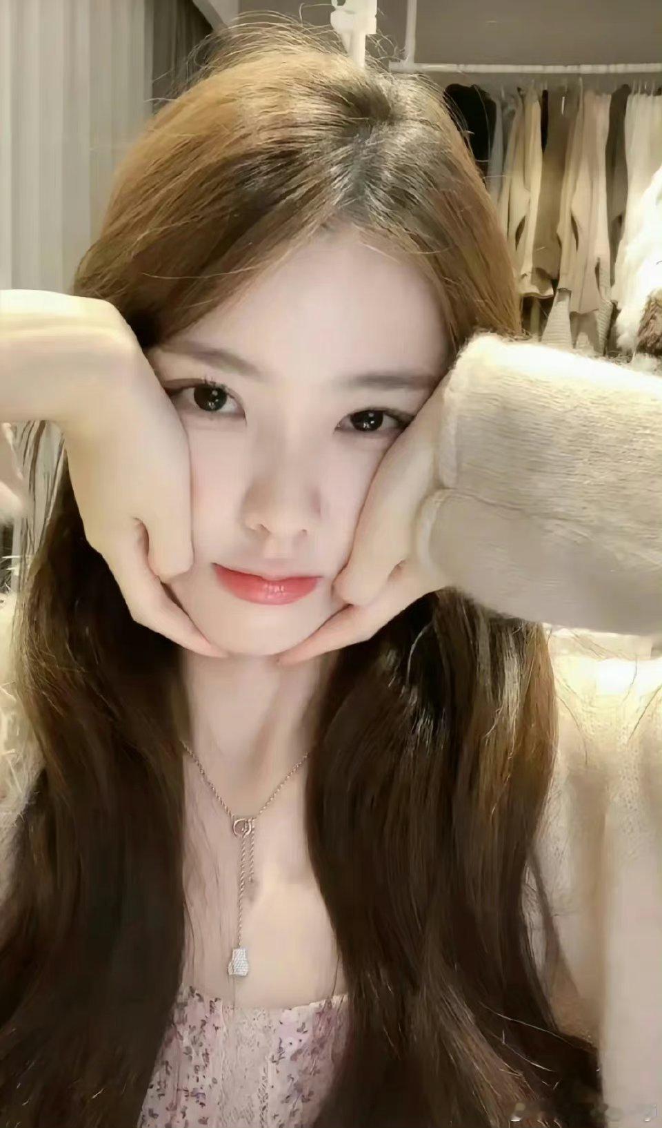 #孙一宁当爷爷了##iiiis[超话]#恭喜孙一宁辈分又长了，好喜欢她的性格啊哈
