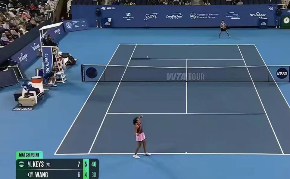 WTA1000辛辛那提赛女单1/8决赛，中国金花王曦雨以大比分0-2不敌大满贯冠