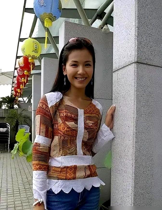 47岁的刘涛，包里常年塞个保温杯。

15岁在部队挑水喂猪，练就了一身“狠劲”。