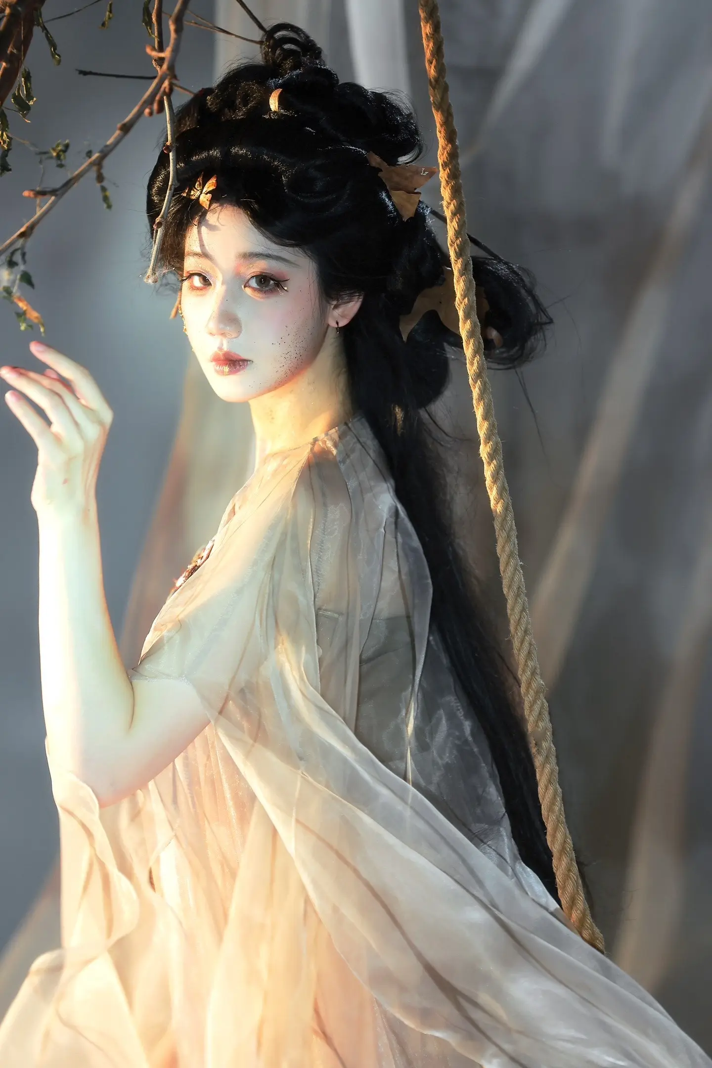 枯叶蝶 | 它的一生不过一片无言落叶🍂。又拍蝴蝶拟人啦 摄/后：我