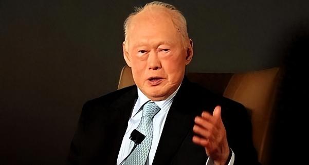 华人占比74%却不偏华？新加坡的生存智慧藏不住了

小派今天要聊的这个国家，太颠