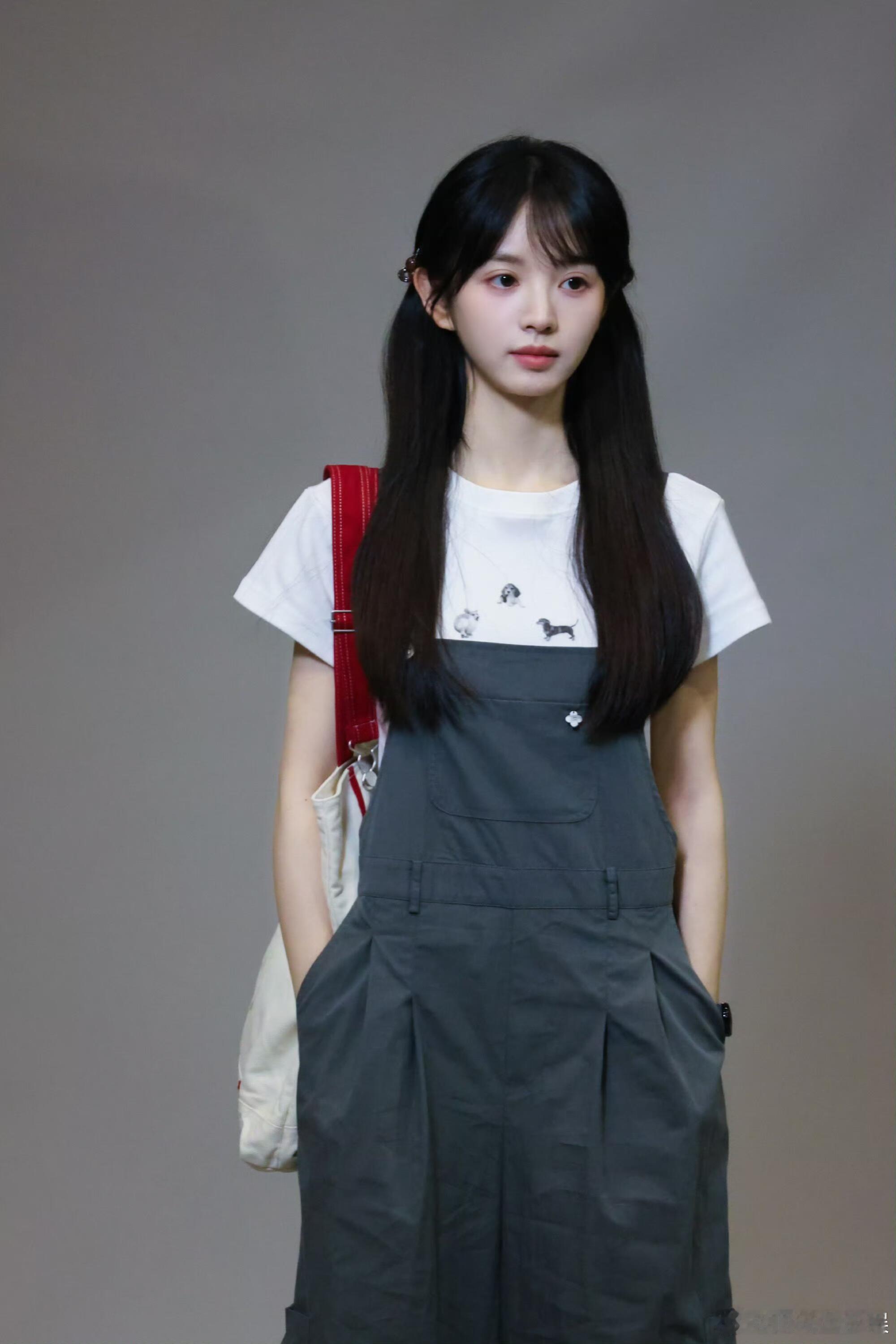 田曦薇 林知夏的OOTD 