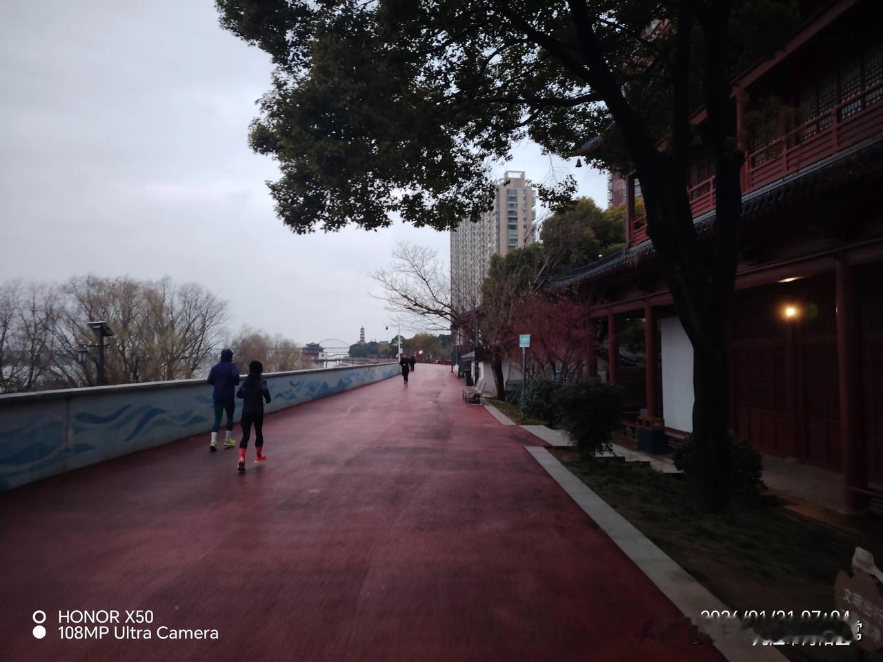 1月31日长江岸边晨练“上头条聊CBA”