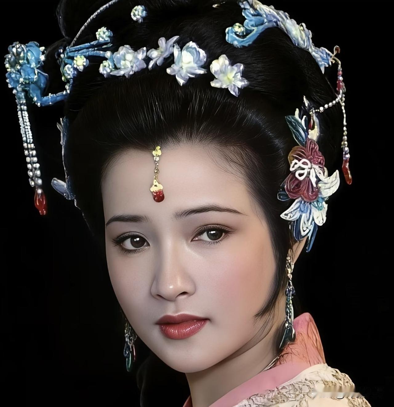 唯一演遍四大名著的美人，带着十年抗癌的坚韧离去，何晴老师，您的角色与风骨永远被铭