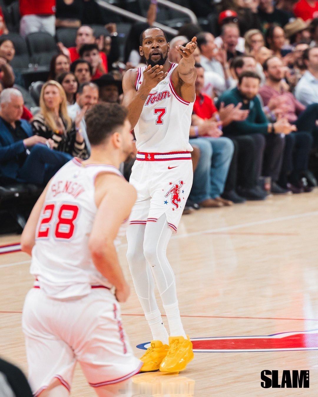 斯通被问到希望通过季后赛，看清这支火箭哪些短板与特质：“仅靠短短4-7场季后赛，