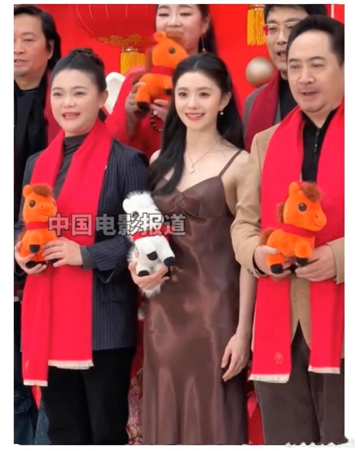 六公主镜头下出现在百花迎春晚会的刘浩存，状态如何？ 