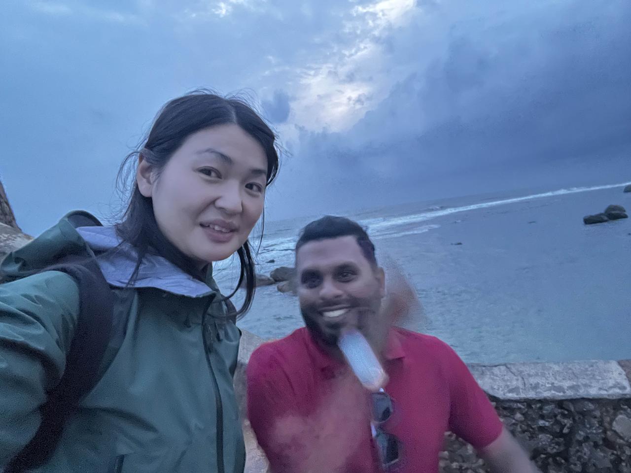 每天坚持日更写作,你会收获什么? 斯里兰卡 
斯里兰卡朋友骑摩托车带我去茶厂，顺