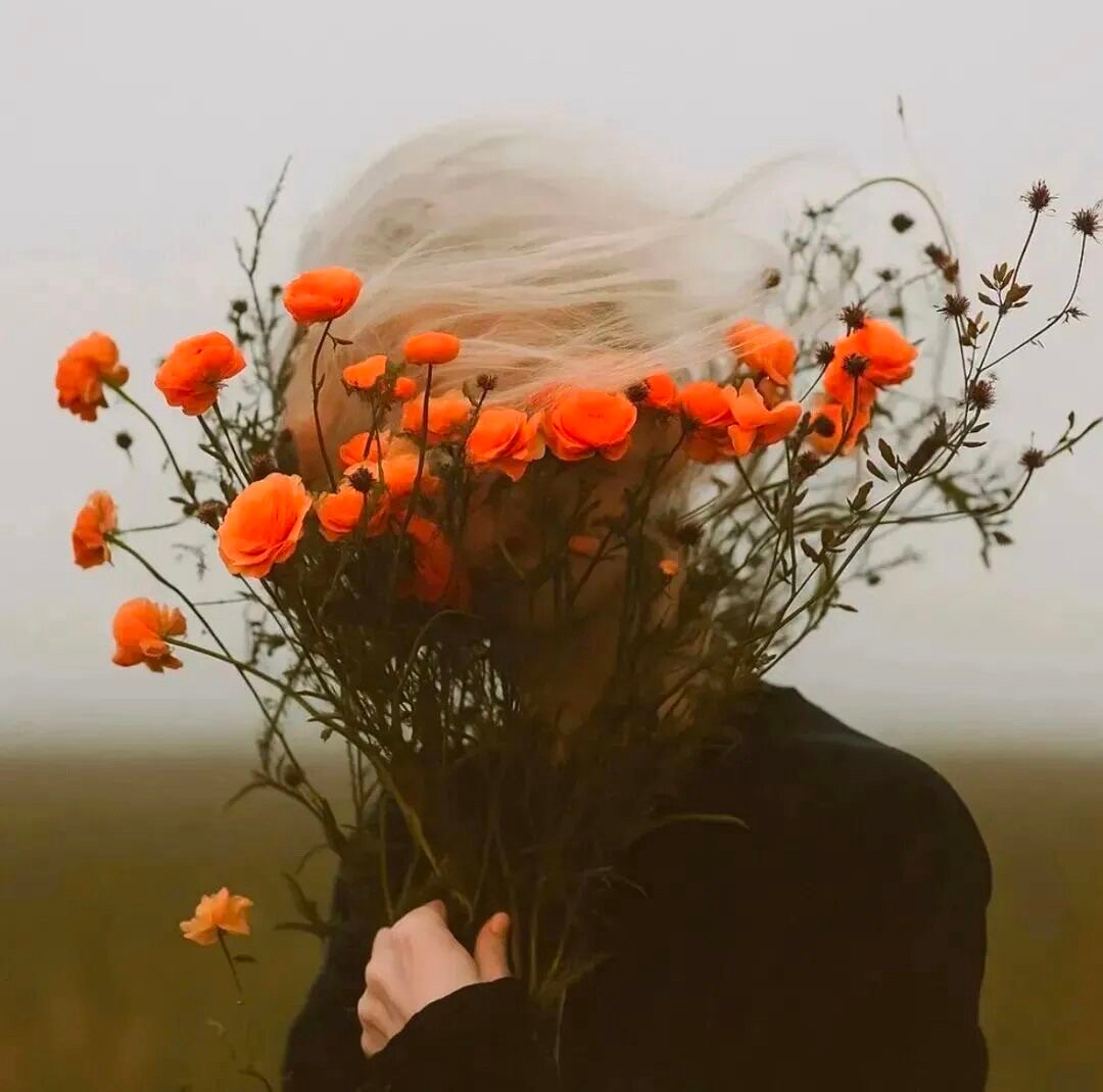 活到现在也已经不矫情了。遇见什么，无需废话，扛下来就是。什么辩解、哀求、乞怜，这