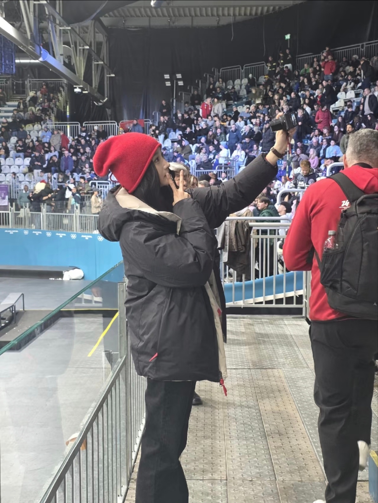 米兰冬奥会偶遇关晓彤美貌稳定发挥，生图水平就这么绝