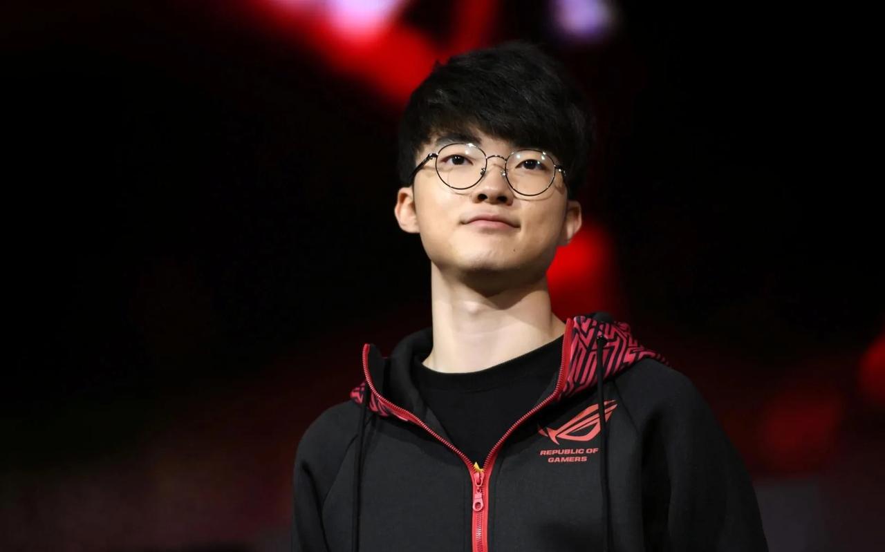 大魔王Faker疑似人设崩塌？一位自称是其未婚妻的女生发文怒斥Faker不给她名