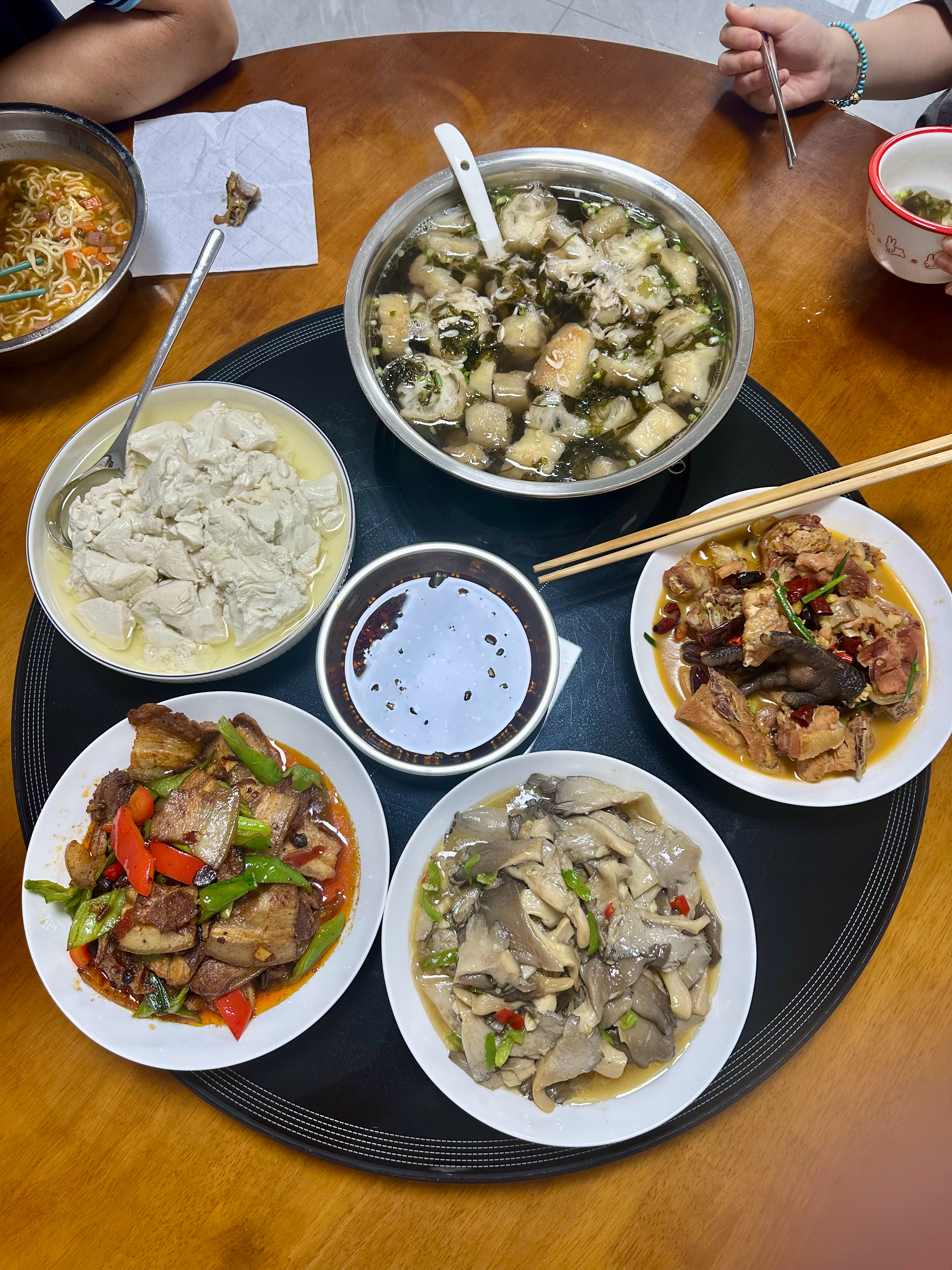 夹几片回锅肉贴秋膘 ，隔夜米饭来半碗 成都