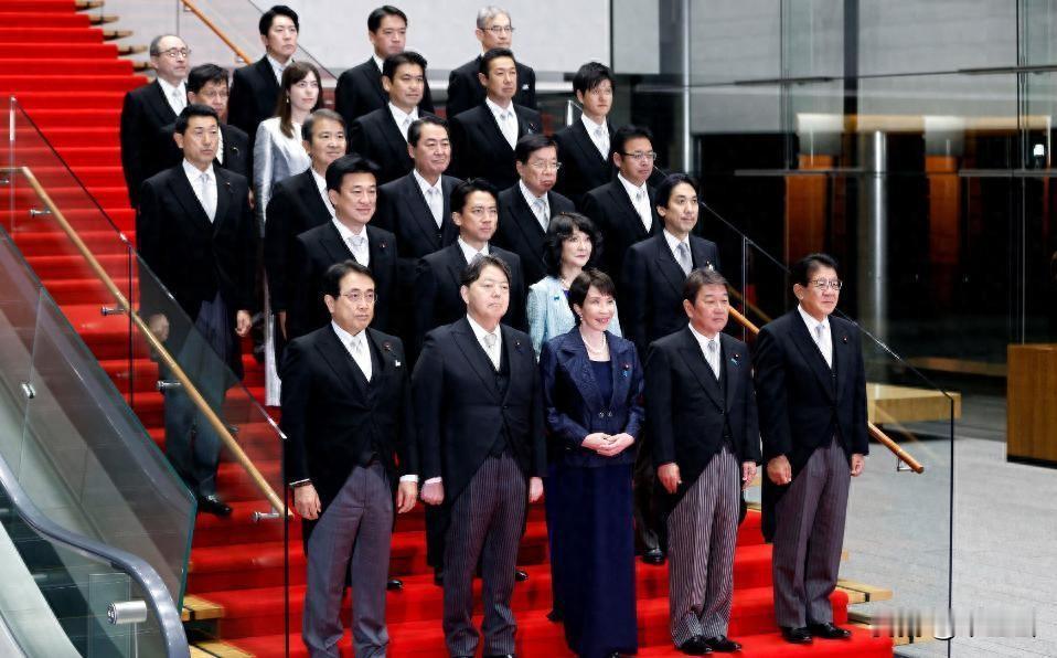 高市早苗改组内阁，中日关系会改善吗？
9月17日上午，高市早苗改组内阁，所有阁僚