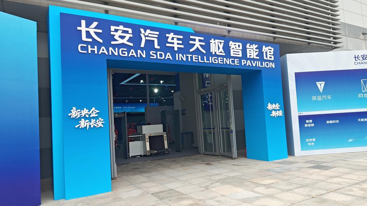 【台湾青年直击智博会未来科技！台湾青年狂赞智博会黑科技】9 月 5 日，重庆飞行