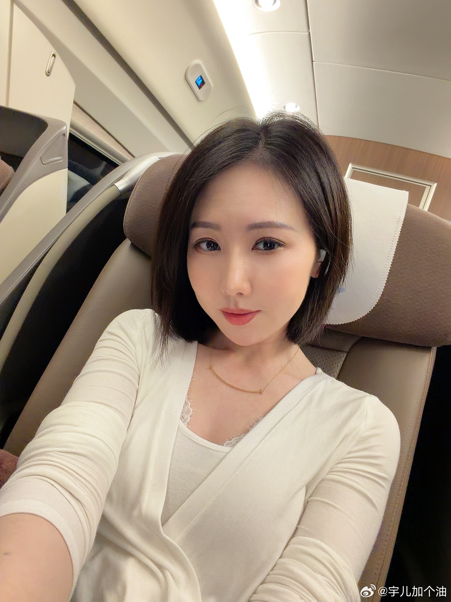 假期都在忙着养病，今天状态是不是还行？第一天开工往返武汉，不能坐飞机只能高铁了?