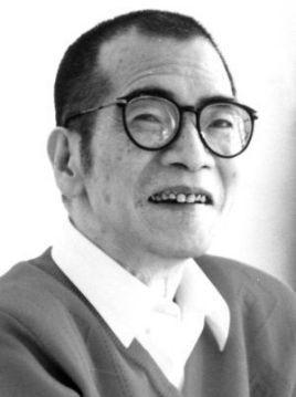 1977年，44岁的陈景润在住院时，喜欢上了27岁的女军医，在向女军医表白时，将