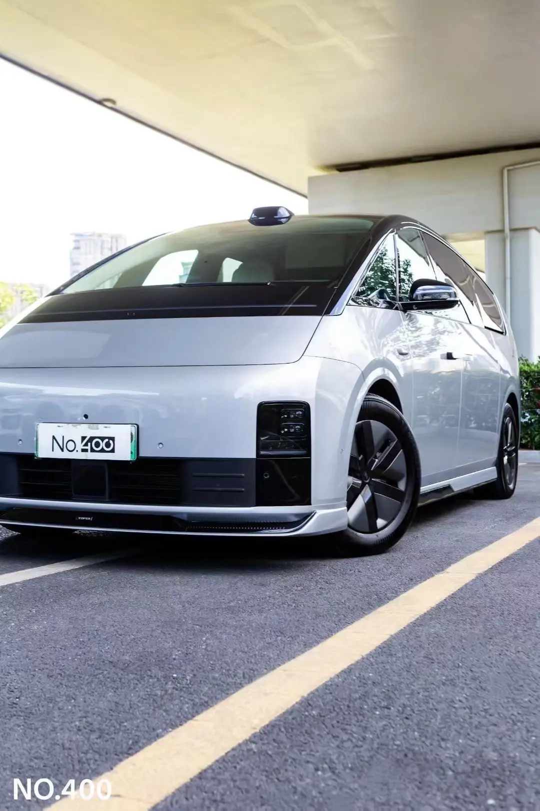 理想MEGA升级YOFER幻夜小包围。