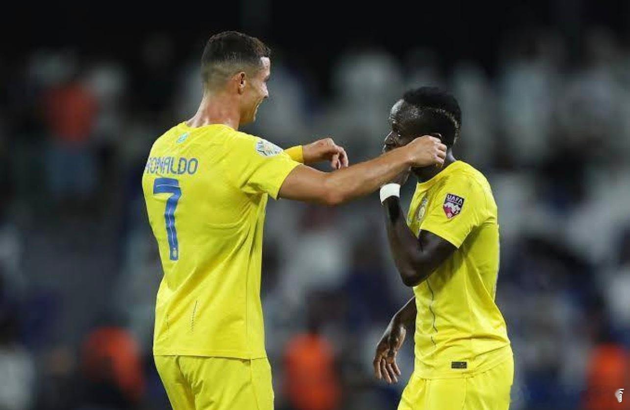 马内接受采访时谈到利雅得胜利队友C罗，他表示C罗是全世界运动员榜样，球员拥有极强