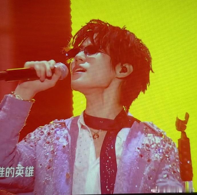 张真源solo张真源的《brave heart》live舞台，绝对是让人高喊“帅