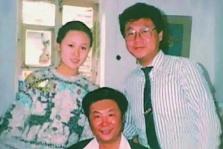 1988年，范伟和一位小护士相亲时，他点了一桌菜，结果女孩连筷子都没拿起来。
