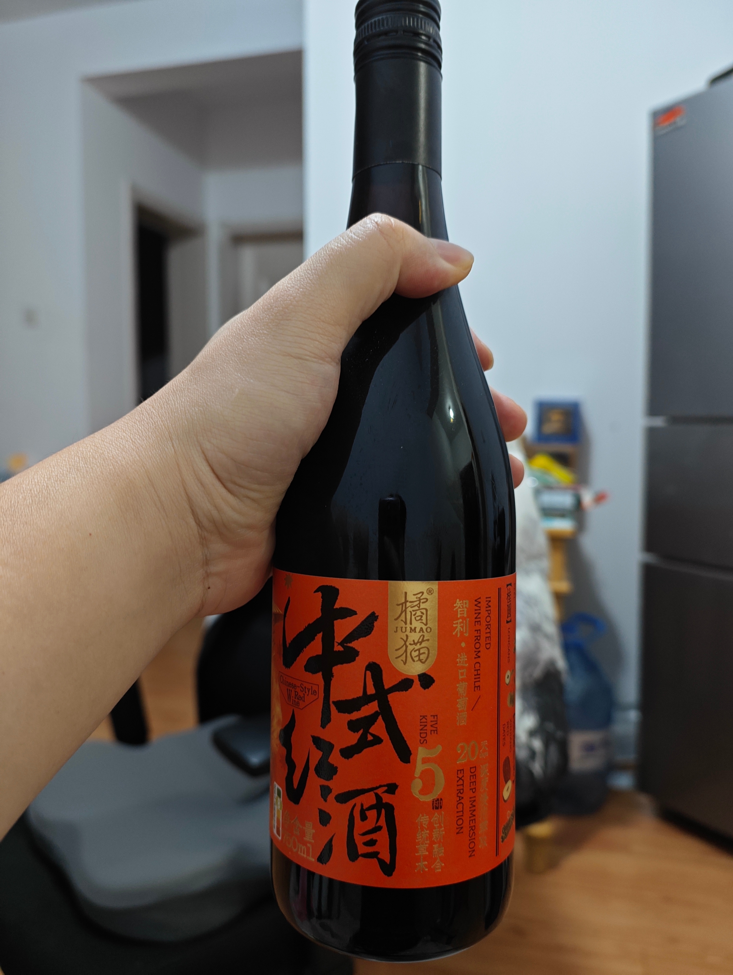 红酒🍷真是崩的厉害。都拿来做泡酒用的基底了，一瓶也只卖26块9说是“中式热红酒