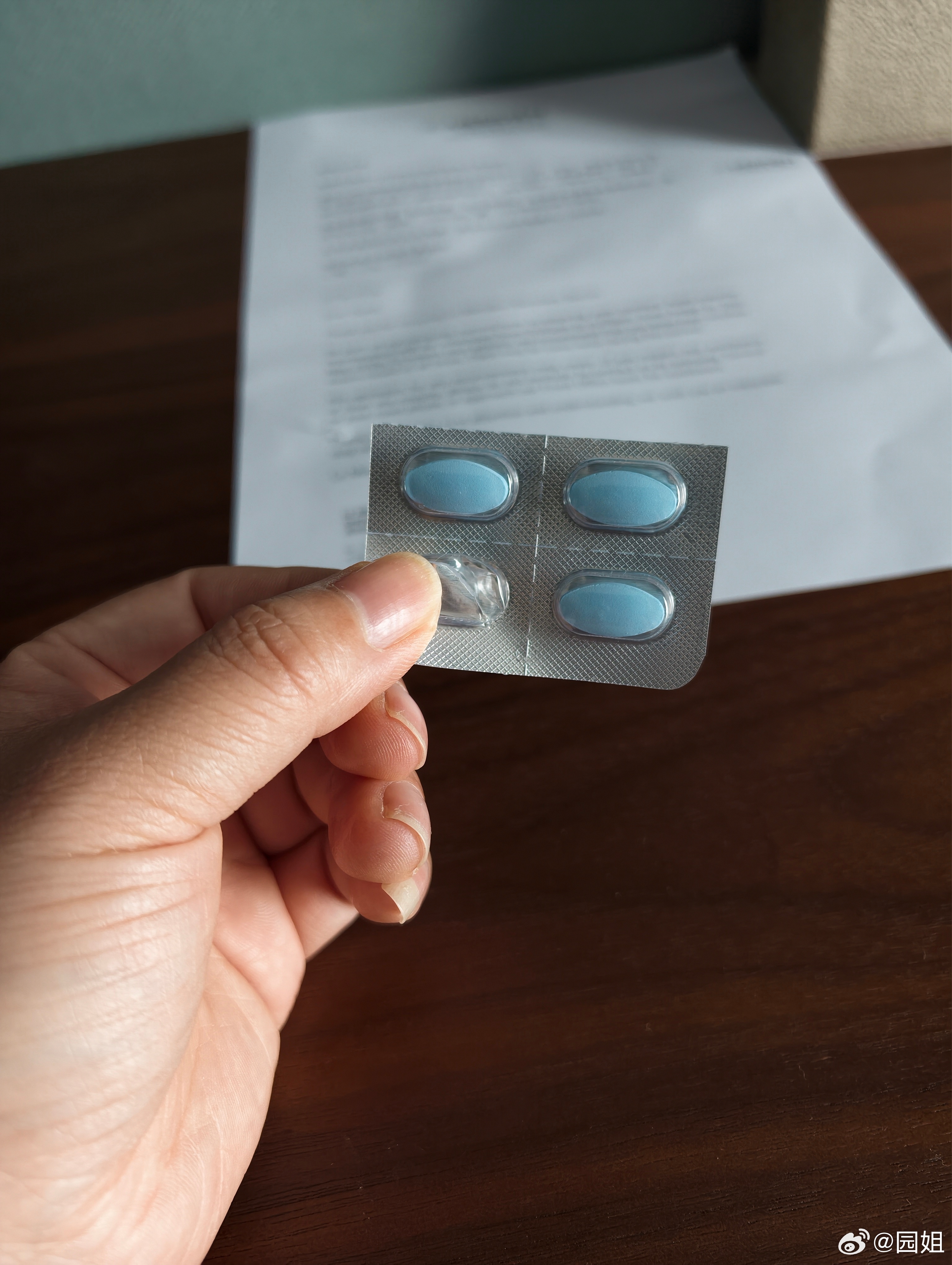 每天起床第一件事，先来一颗止疼药