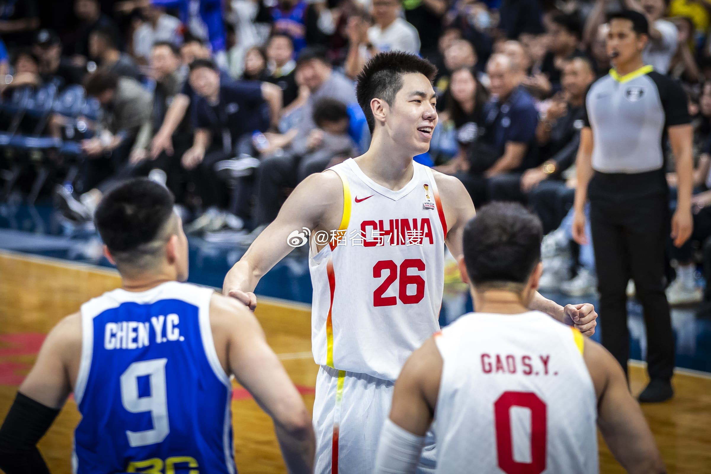 朱俊龙之前几场比赛虽然进攻端表现一塌糊涂，进攻效率非常糟糕，但是防守积极性在线，