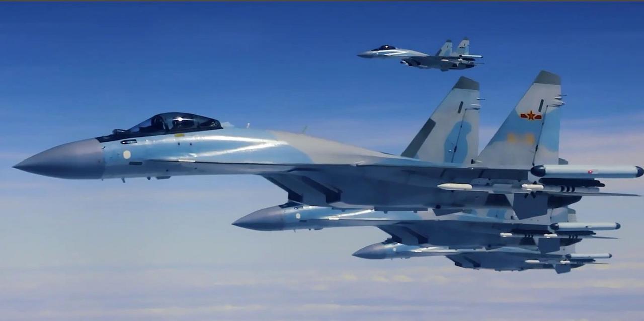 此次阅兵式上，没有出现歼11系列战机，即便是歼11BG也没有出现，符合实际情况。