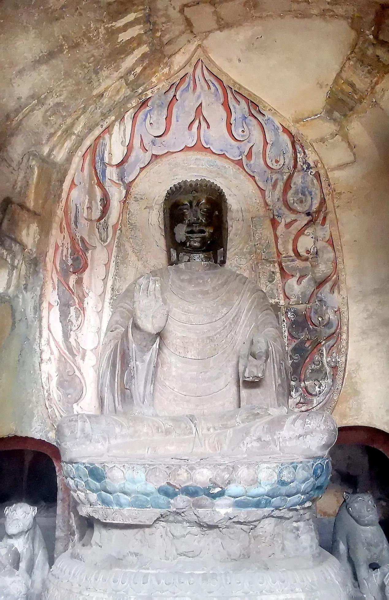 响堂山石窟位于邯郸市峰峰矿区，分北响堂山石窟与南响堂山石窟，开凿于北齐，历经隋唐