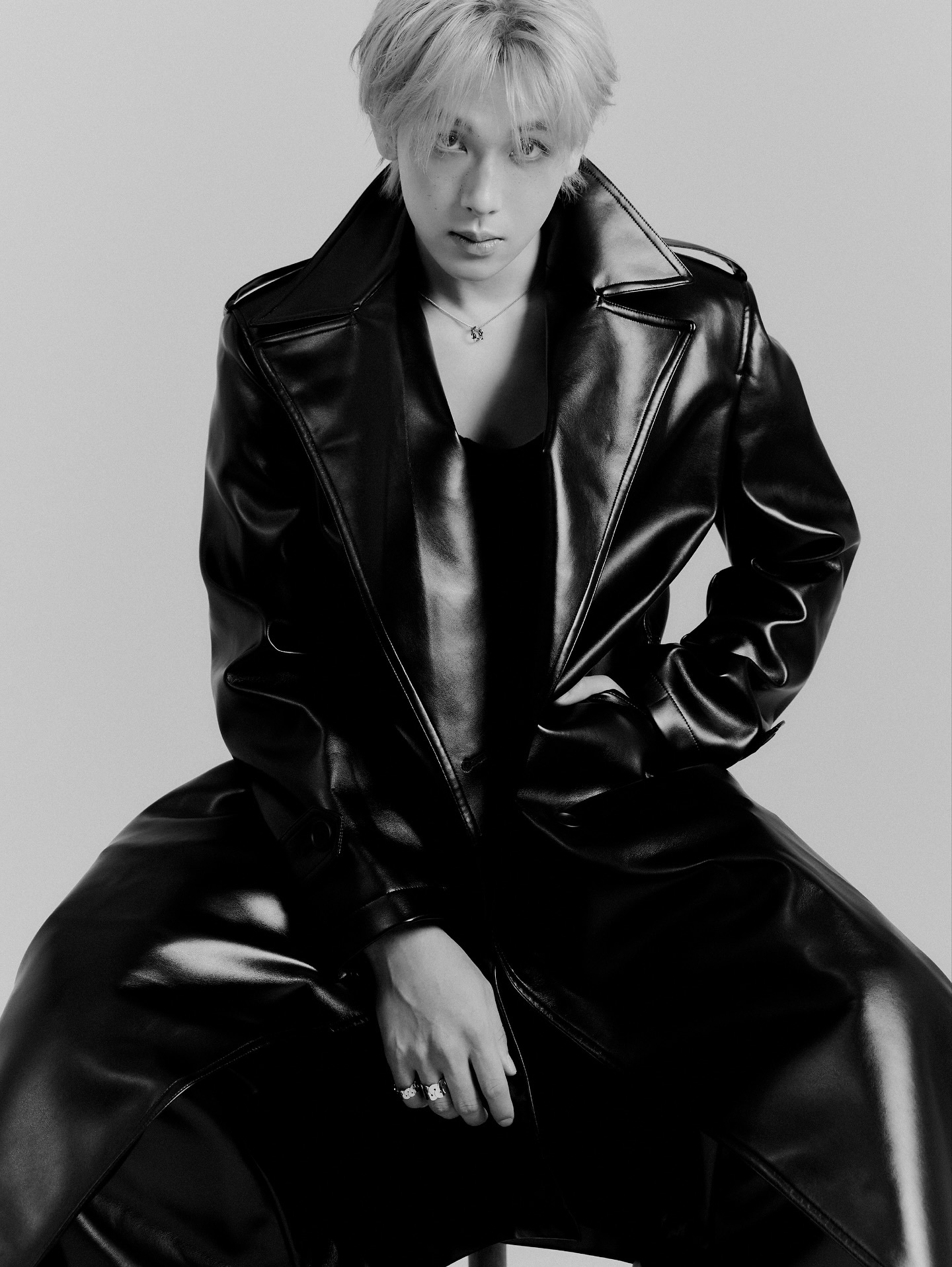 SM官号发的，以为是哪位新人，划了几张才发现是任时完，迷你专辑《The Reas