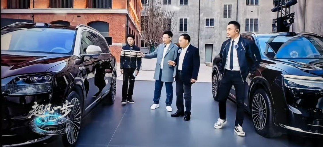 问界M9是销量冠军、用户口碑冠军、保值率冠军。 鸿蒙智行五界首聚直播鸿蒙智行年度