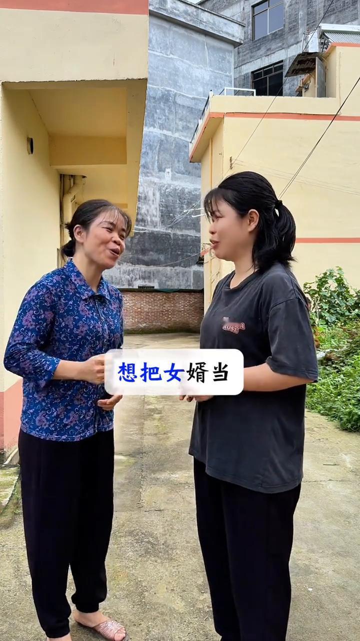村里有个小伙叫小刚，家里有车还有房，为人老实又能干，想娶你做新娘。他家里有的两三
