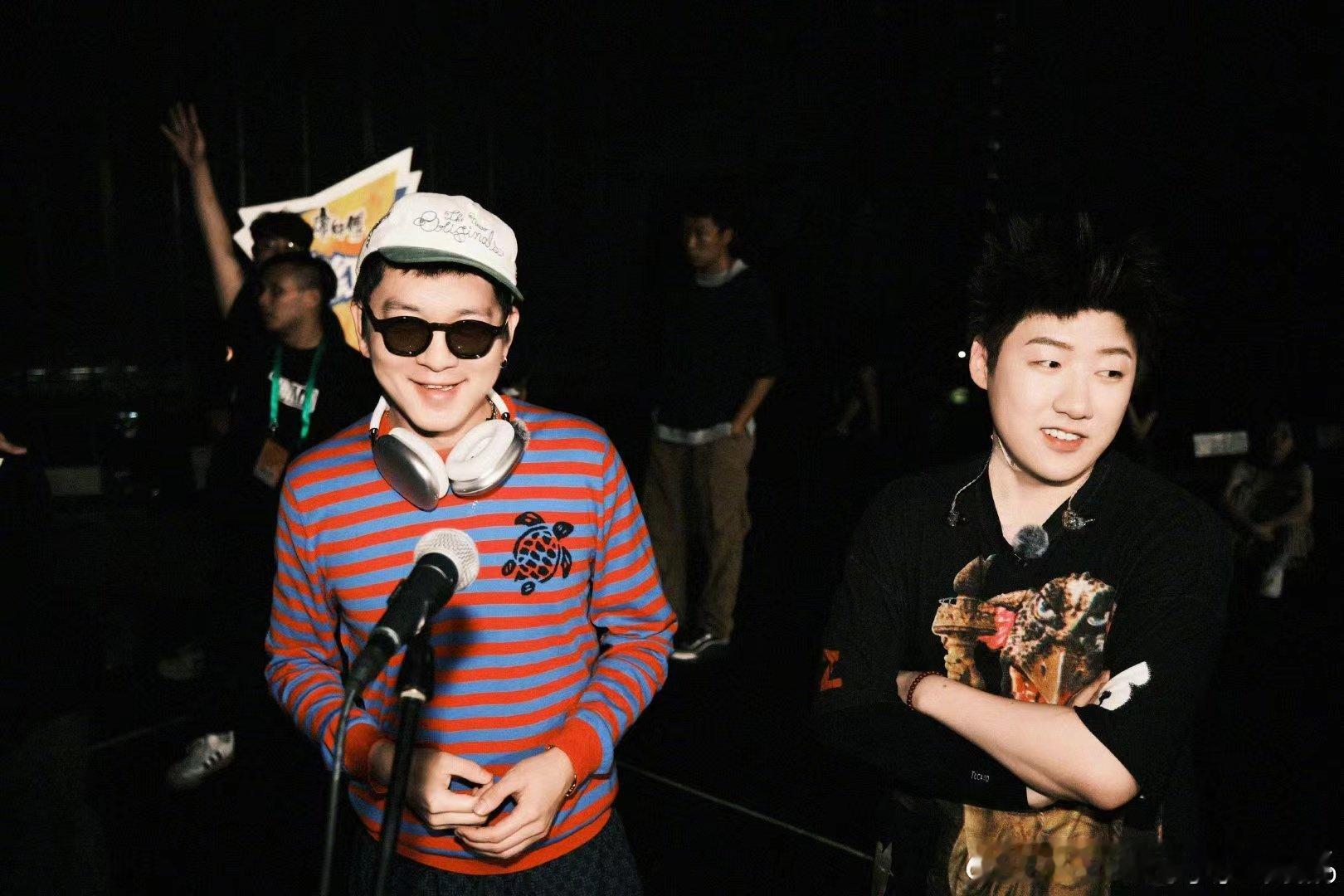 #把这三个组到一起的人真是天才#这三个人个个身怀绝技啊，一个会拉小提琴，一个会摇