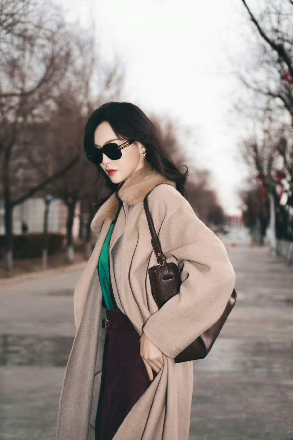 唐嫣状态真好哇 期待唐嫣闪耀米兰😎唐嫣老钱风造型 