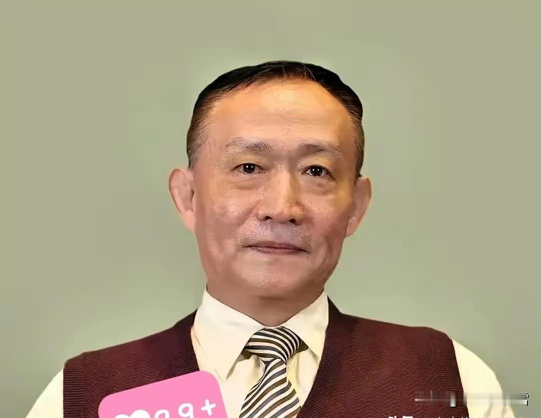 卢麒元老师有一个非常重要的观点：如果一个国家的核心决策者的家属、资产都在国外，这