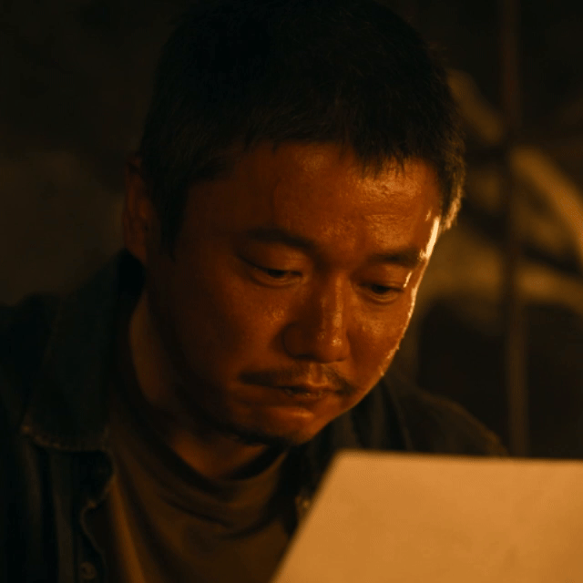 肖央演出普通人在绝境中的弧光被肖央《用武之地》戳爆！怕得发抖却为家人拼命，平凡人