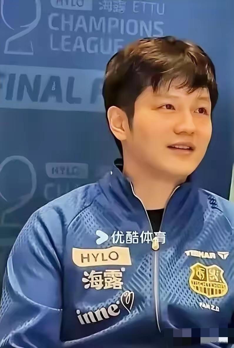 6月初，樊振东推着行李车走出浦东机场。来接他的不是经纪人，是上海体育局的干部。从